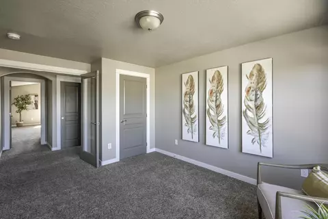 Bedroom - 1813 NE Shadowcrest Way, Bend, OR 97701 photo 4 of 5