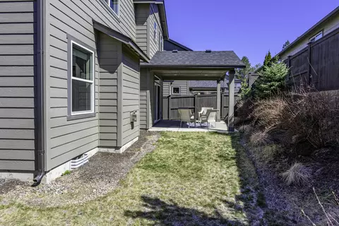Exterior - 1813 NE Shadowcrest Way, Bend, OR 97701 photo 7 of 9