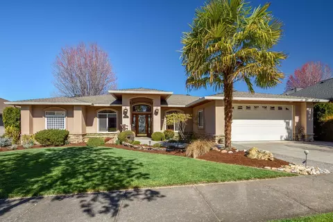 472 Robert Trent Jones Blvd, Eagle Point, OR 97524