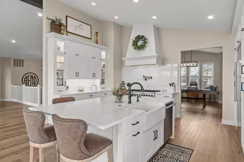 Kitchen - 58 NW Skyliner Summit Loop, Bend, OR 97703 photo 6 of 8