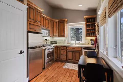 Kitchen - 2204 NW High Lakes Loop, Bend, OR 97703 photo 7 of 8