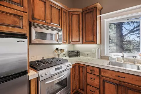Kitchen - 2204 NW High Lakes Loop, Bend, OR 97703 photo 8 of 8