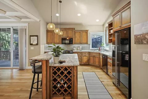 Kitchen - 2204 NW High Lakes Loop, Bend, OR 97703 photo 2 of 8