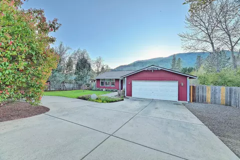 1221 Evans Creek Rd, Rogue River, OR 97537