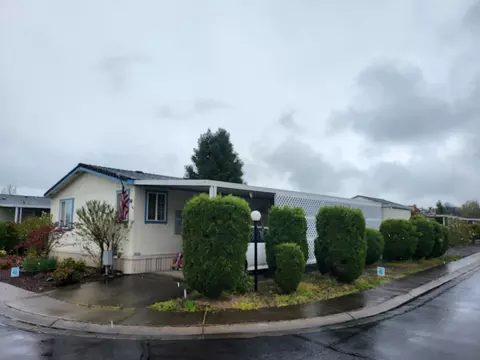 1570 S Peach St #60, Medford, OR 97501