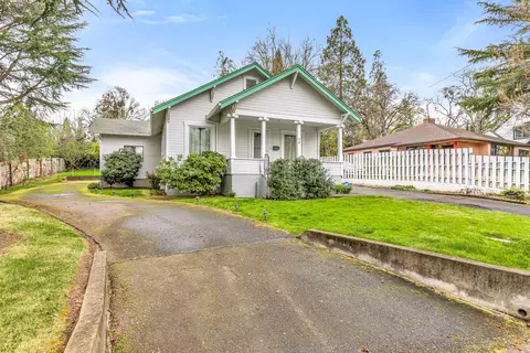 30 S Keene Way Dr, Medford, OR 97504