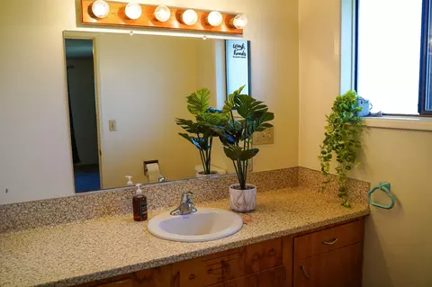 Bath - 920 S Fourth St, Central Point, OR 97502 photo 4 of 6