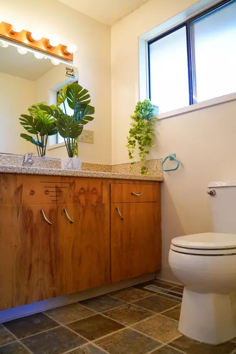 Bath - 920 S Fourth St, Central Point, OR 97502 photo 3 of 6