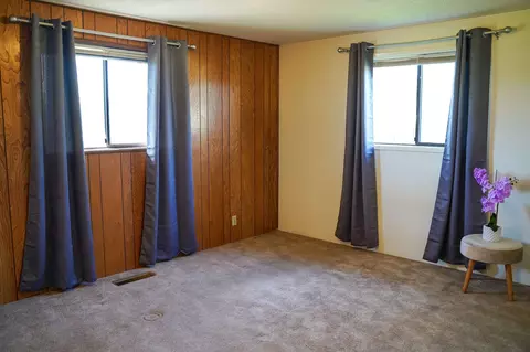 Bedroom - 920 S Fourth St, Central Point, OR 97502 photo 2 of 4