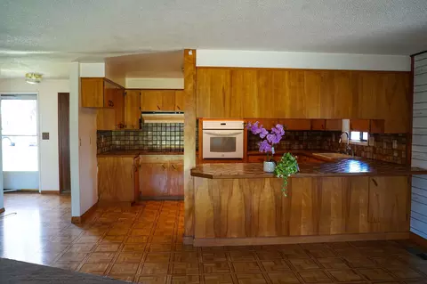 Kitchen - 920 S Fourth St, Central Point, OR 97502 photo 1 of 3