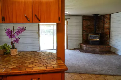 Exterior - 920 S Fourth St, Central Point, OR 97502 photo 11 of 12