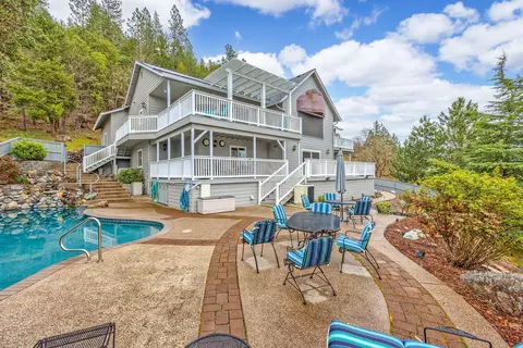 124 Osprey Vis, Shady Cove, OR 97539