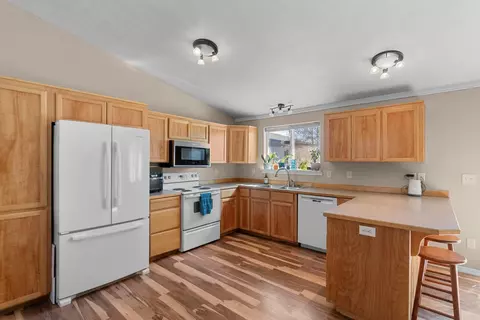 Kitchen - 62845 Deschutes, Bend, OR 97701 photo 2 of 2