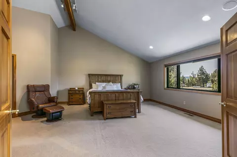 Bedroom - 64440 Bailey Rd, Bend, OR 97703 photo 3 of 4
