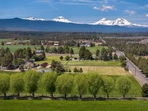 View/Area - 64440 Bailey Rd, Bend, OR 97703 photo 2 of 27