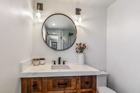 Bath - 64440 Bailey Rd, Bend, OR 97703 photo 1 of 4