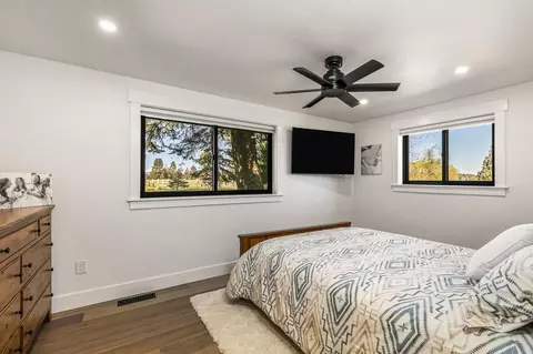 Bedroom - 64440 Bailey Rd, Bend, OR 97703 photo 2 of 4