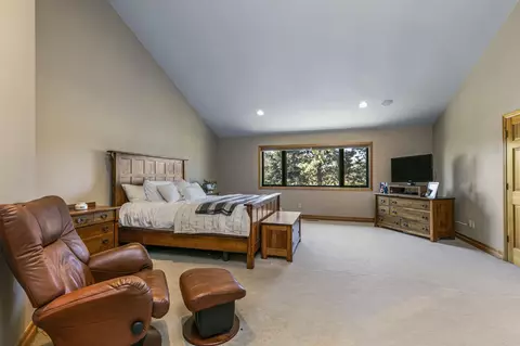 Bedroom - 64440 Bailey Rd, Bend, OR 97703 photo 4 of 4