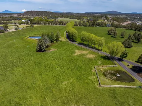 View/Area - 64440 Bailey Rd, Bend, OR 97703 photo 4 of 27