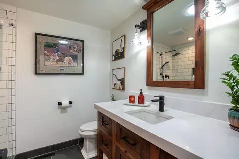 Bath - 64440 Bailey Rd, Bend, OR 97703 photo 2 of 4