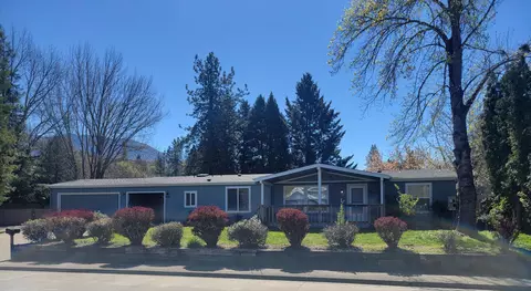 1349 E View Pl, Grants Pass, OR 97527