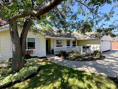 2361 NW 19th St, Redmond, OR 97756
