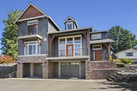 886 Vista Park Dr, Eagle Point, OR 97524