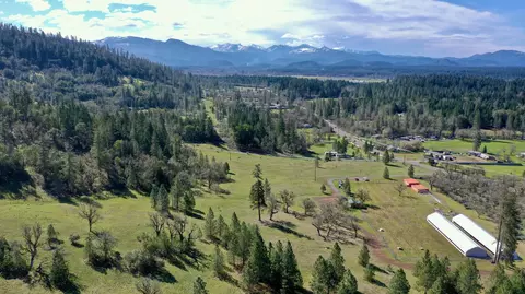 1679 Laurel Rd, Cave Junction, OR 97523
