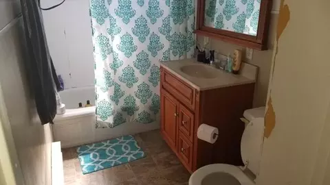 Bath - 619 Ash St, Myrtle Point, OR 97458 photo 1 of 3
