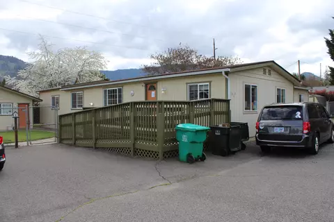 1831 Drury Ln, Grants Pass, OR 97527
