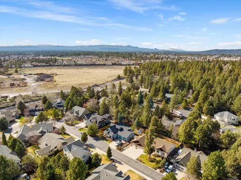 View/Area - 61213 Ridgewater Loop, Bend, OR 97702 photo 1 of 4