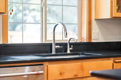 Kitchen - 61213 Ridgewater Loop, Bend, OR 97702 photo 6 of 9