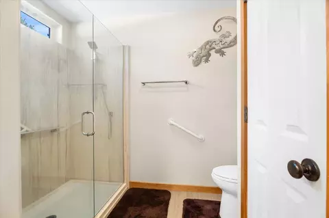 Bath - 61213 Ridgewater Loop, Bend, OR 97702 photo 2 of 3