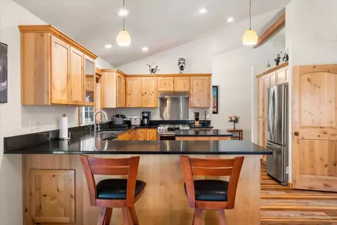 Kitchen - 61213 Ridgewater Loop, Bend, OR 97702 photo 8 of 9