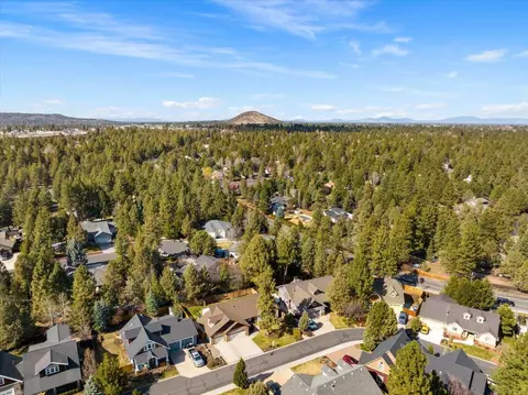 View/Area - 61213 Ridgewater Loop, Bend, OR 97702 photo 2 of 4