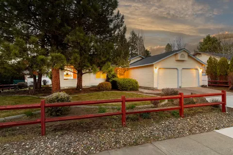 1906 SE Arborwood Ave, Bend, OR 97702