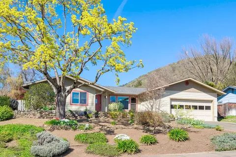 1430 NE Grable Dr, Grants Pass, OR 97526