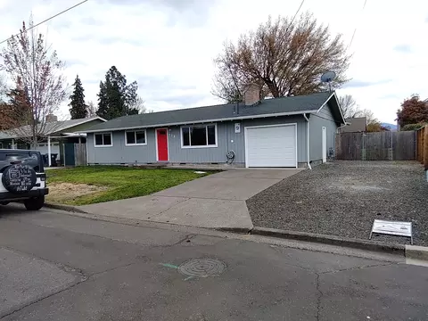 379 Central Valley Dr S, Central Point, OR 97502