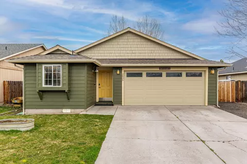 2839 SW Cascade Ave, Redmond, OR 97756