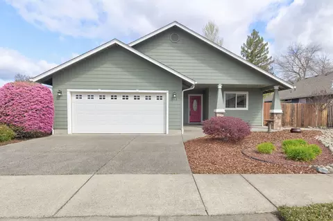 116 SW Otter Ct, Grants Pass, OR 97527
