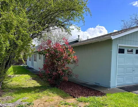 Exterior - 403 S B St, Phoenix, OR 97535 photo 3 of 4