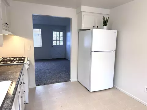 Kitchen - 403 S B St, Phoenix, OR 97535 photo 2 of 7
