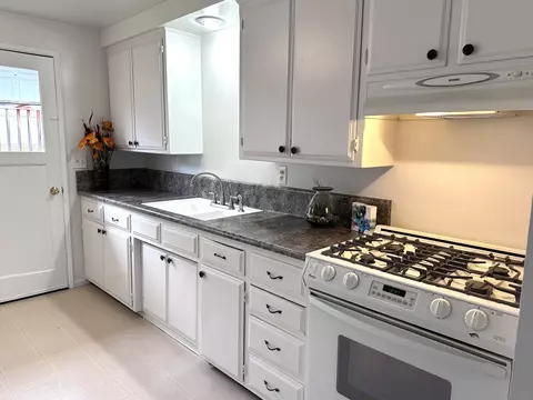 Kitchen - 403 S B St, Phoenix, OR 97535 photo 1 of 7
