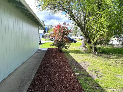 Exterior - 403 S B St, Phoenix, OR 97535 photo 4 of 4