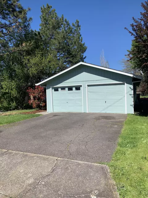 Exterior - 403 S B St, Phoenix, OR 97535 photo 2 of 4