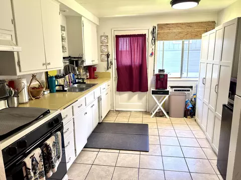 Kitchen - 403 S B St, Phoenix, OR 97535 photo 7 of 7