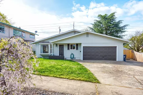 1736 Hybiscus St, Medford, OR 97504