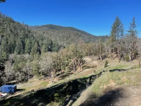 10071 Wagner Creek Rd, Talent, OR 97540