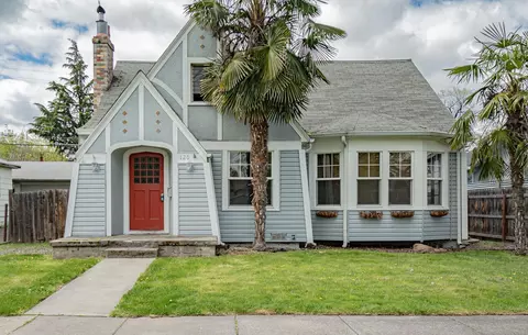 120 Newtown St, Medford, OR 97501