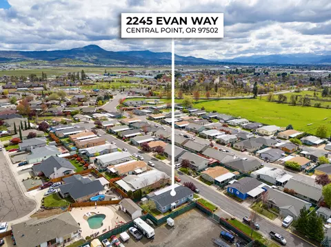 2245 Evan Way, Central Point, OR 97502 photo 2
